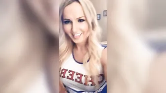 Chelsea Marie aka xxxchelseamarie busty chick masturbates shaved pussy