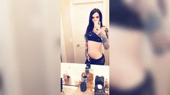 Chelsea Marie aka xxxchelseamarie cute babe exposes big tits