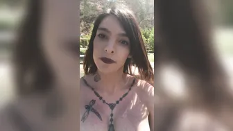 Chelsea Marie aka xxxchelseamarie juicy babe creases her tits