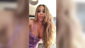 dominiquebarbi sweet pussy pulls the cap