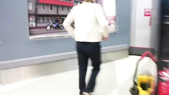 Haylee_Love a nice babe kneads her cunt