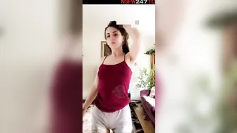 Luna_raise skin masturbates pussy