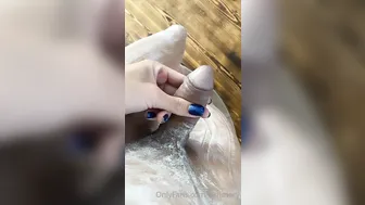 iammery dick shows off her shaved cunt