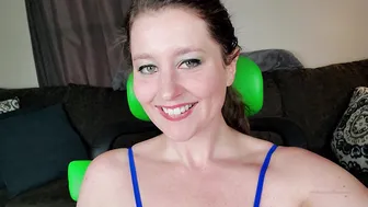 kcupqueen naughty slut fucks anus phallus