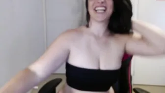 melaniebiche busty  girl  fingering her pussy with a vibrator