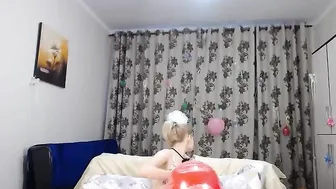 little_sophie fucks herself and cums wildly