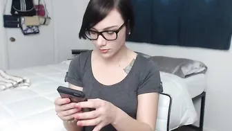 ashsosavage Busty curvy brings herself to squirt