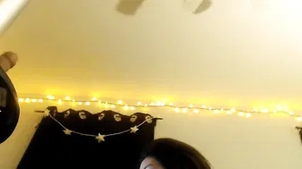 emmylove Incredible bitch shows off her delicious ass.