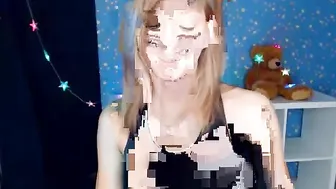 emmi_rosee Wonderful woman gently pulls pussy