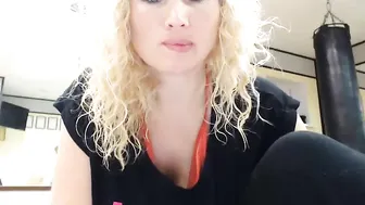 livegoddess Cute chick strokes the cap