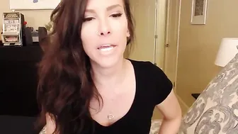 ravintavin Charming lady blissfully bares