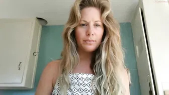 reneejax Exquisite babe caresses shaved cunt
