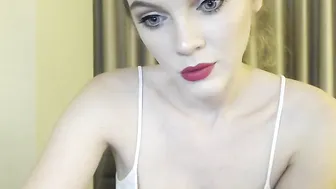 orayoung Hot pussy pushes vagina