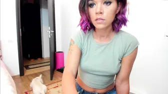 gabriellered Cute kral masturbates with a vibrator