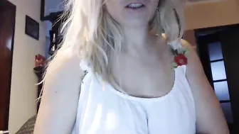 slapbangmyass Sexy whore masturbates with a phallus