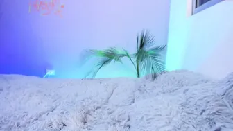 katybloom_ cute doll gives her pussy a dildo