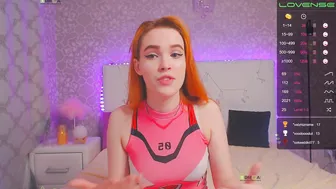 mikki_coy beauty sensually satisfies her pussy