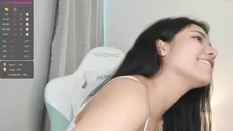 mamimii sexy slut shows big tits