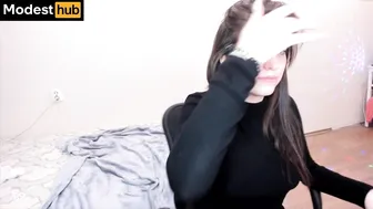 lola_modest hot chick caresses big ass