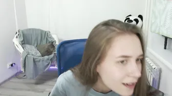 littlebabu01 Redheaded chick