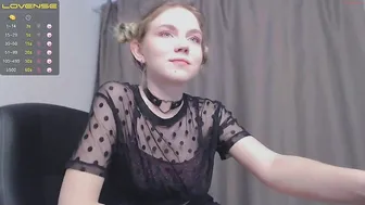 lessysweety beautiful babe shows  body