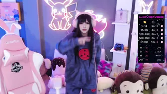 soon_lee busty confused girl fucks cunt