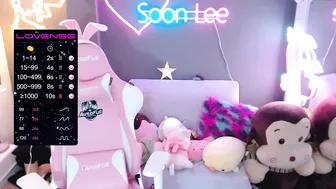 soon_lee cute blondie exposes big tits