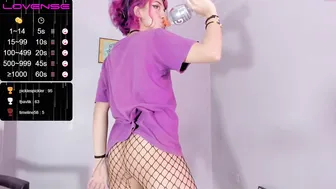 sweet_melodie shy harlot fingering pussy in the shower