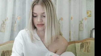 qeensgambit crazy woman masturbating cunt with hand