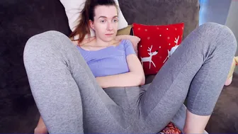 peaceduke busty  cam girl  undresses and caresses her pussy