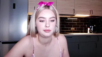 fabulous_l adorable  cam girl  pulls clit