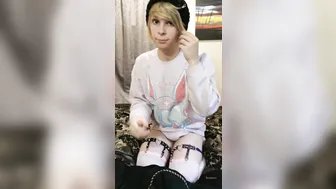 RosieKawaii beauty fucks herself in front of the webcam