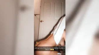 OnlyFans mia_milano seductive pussy shoves balls in the anus