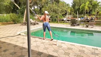 akadanidaniels crazy lady having fun with sex toys