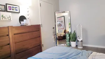 akadanidaniels gorgeous confused caresses pussy