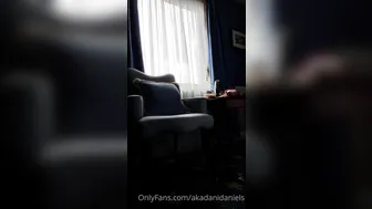 akadanidaniels mature bitch fucks both slots hard