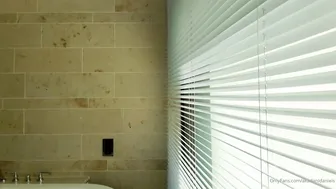 akadanidaniels erotic dance and a good suction dildos from a blonde female