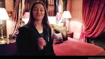 akadanidaniels gorgeous babe furiously fucks pussy
