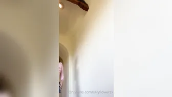 Lily Flowers beautiful bitch jerks off with an unusual device