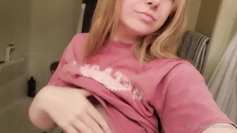 Aluraye skin posing nude