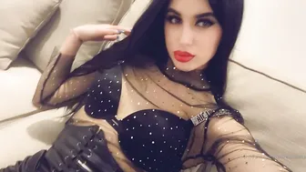 Mistress Karina psitsa