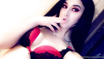 Mistress Karina whore model shows off her beauty