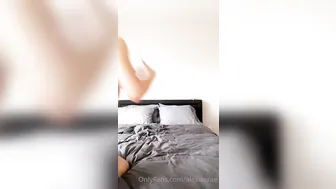 AlexiaXRae fucking pussy with cancer