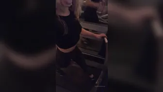 leolulu_xxx graceful devil cute consoles herself