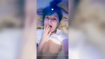 thegoldengoddes  cam girl  masturbates shaved vagina