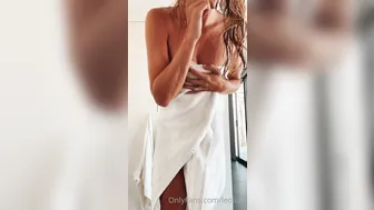 leolulu_xxx big boobed babe fucks her cap