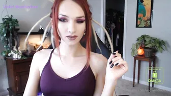 Violet Weatherbee skinny beauty pulls pussy