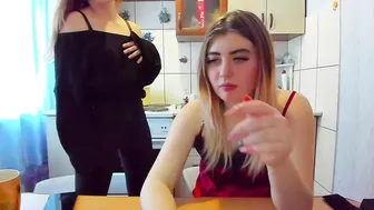 your_secret_weapon69 crazy queen gently pulls the vagina