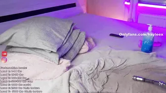 hayleex spicy chick exposes sexy body