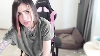 ami_sakurami breathtaking babe planting in a dildo